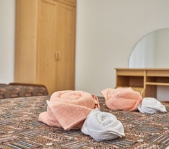 Четырёхместный семейный номер Standard с балконом и с красивым видом из окна в Ахимса