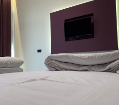 Бордовый  в Кровать