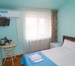 МАЛЕНЬКИЙ 2-местный со ВСЕМИ удобствами (старый номерной фонд) в MaxxRoyal