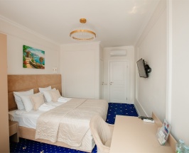 STANDART KING ROOM (с видом во двор) в Люмьер