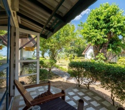 Двухместное бунгало с видом на сад двуспальная кровать в Good Days Lanta Beach Resort