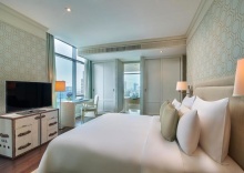 Люкс с 2 комнатами в Oriental Residence Bangkok