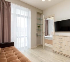 4-местные апартаменты с отдельной спальней и балконом (#52) в Geo Apart