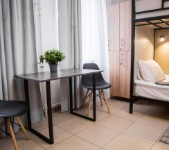 Кровать в 8-местном общем номере в Морозовский