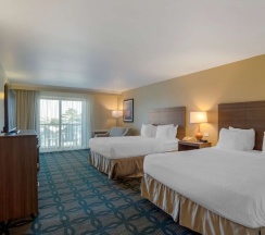 Четырёхместный номер Standard с балконом в Best Western Plus Ocean City