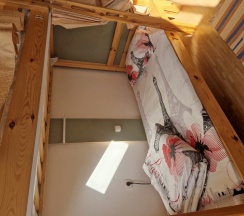 Кровать в 8 местном номере B в Hostelroof_vl