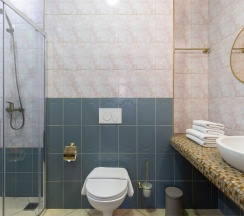 Апартаменты с эркером и душем в My Favourite Garden Hotel