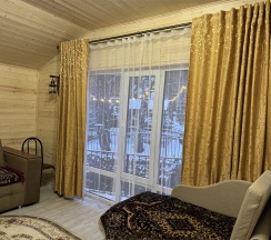 Домик у пруда в Ирбис