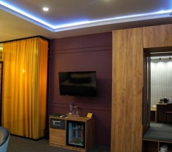 Номер улучшенный с 1 двуспальной кроватью Street в Green Garden Hotel