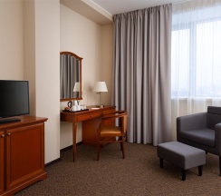 Стандарт 1 кровать queen size с душем в Holiday Inn Perm
