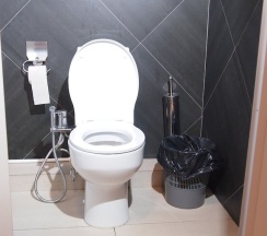 Кровать в общем номере (мужской номер) в Opaliha Loft rooms