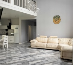 Большой коттедж с сауной на малой территори в Хитрый лис