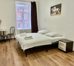 2-местная комната улучшенная с 1 двуспальной кроватью в Simple Seasons Rooms (Симпл Сизонс Румс)