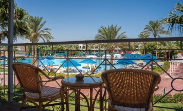 Двухместный номер с видом на бассейн 2 отдельные кровати в Desert Rose Resort