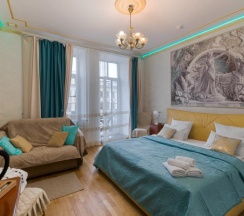 Люкс с кроватью king-size и балконом в C.A.T. Group