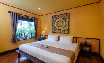 Двухместный номер Deluxe с балконом двуспальная кровать в Baan Krating Phuket Resort