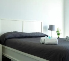 Четырёхместные апартаменты с балконом в El Coso Hotel