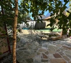 Шестиместные апартаменты с 3 комнатами с балконом в Якорь