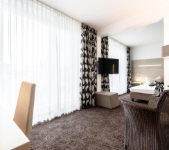 Полулюкс с балконом в Hotel Demas City
