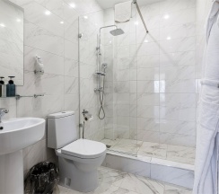 Полулюкс с диваном и лоджией 2 этаж (3) в Береза