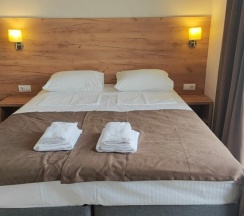 Двухместный номер с балконом с видом на улиц в Amina