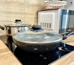 Двухместные апартаменты с балконом (двуспальная кровать) в Апартаменты Небо в Кошелев Парке