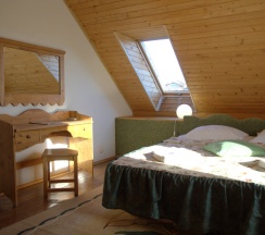 Двухместный люкс Мансарда с 2 комнатами двуспальная кровать в Стромынка