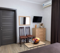 Двухкомнатный семейный номер с двумя балконами в Ростов