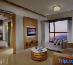 Двухместный люкс Deluxe с видом на реку (двуспальная кровать) в Sanya Phoenix Waterside Gloria Resort