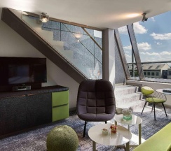 Двухместный полулюкс двуспальная кровать в Sofitel Munich Bayerpost