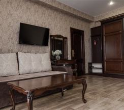 Люкс с балконом и видом на внутренний двор в Karap palace hotel