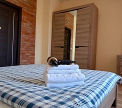 Апартаменты/Семейный трёхкомнатный номер с большими двуспальными кроватями в Морской