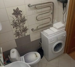 Апартаменты c 1 комнатой с балконом и с красивым видом из окна в Квартира на Александровской у М4
