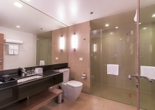 Двухместный номер Standard с балконом двуспальная кровать в Holiday Inn Express Bangkok Sathorn, an IHG Hotel