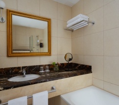 Стандартный двухместный номер с двуспальной кроватью в Vasilievsky hotel