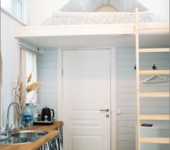 Сапфировый tiny house в Шведские дачи