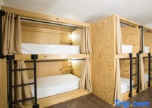 Кровать в общем номере (женский номер) с балконом в Vestique Hostel