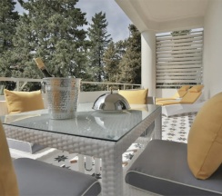 Сюит с террасой с видом на море в Garden Resort