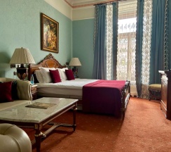 Улучшенный номер с видом на город в Taleon Imperial Hotel