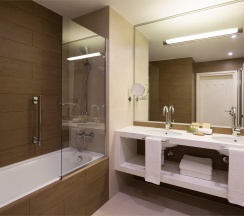 Номер люкс с 1 двуспальной кроватью в DoubleTree by Hilton Moscow-Vnukovo Airport