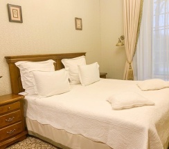 Номер стандарт с 1 двуспальной кроватью в Барский флигель