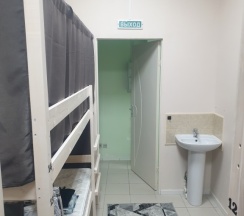Кровать в общем номере рядом с пляжем в Рай