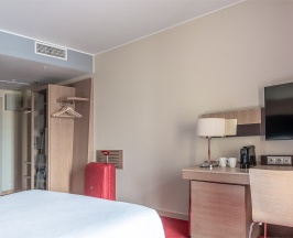 Улучшенный с балконом и видом на город в Cosmos St. Petersburg Nevsky Hotel