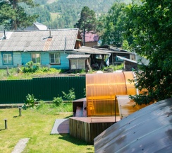 Студия с балконом и с красивым видом из окна в Манжерок