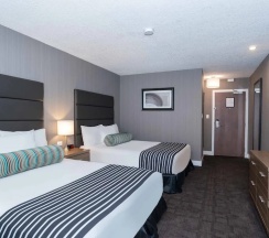 Четырёхместный номер Standard в Sandman Signature Calgary Downtown Hotel