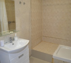 Двухкомнатный с ванной комнатой в Стандарт