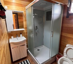 Номер стандарт с 1 двуспальной кроватью в Радость