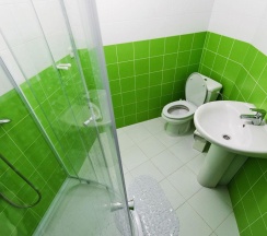 Кровать в 6-местном общем номере в Maxi House