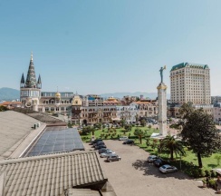 Двухместный номер Standard с видом на город двуспальная кровать в Отель и казино «Голден Палас» Батуми