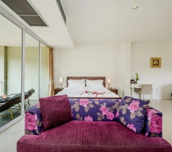 Двухместный люкс Deluxe с видом на бассейн двуспальная кровать в L'esprit de Naiyang Beach Resort